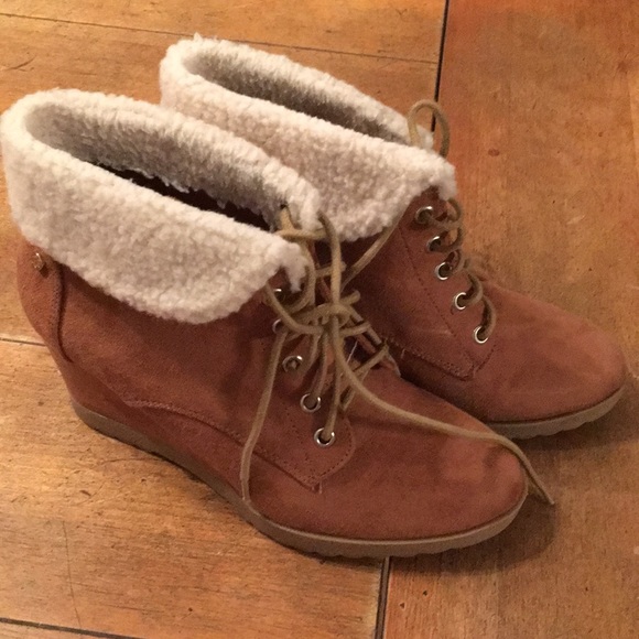Dana Buchman Wedge Boots 
